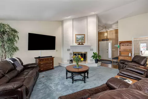 Living - 3508 E Sheffield Way, Springfield, MO 65802 photo 1 of 2