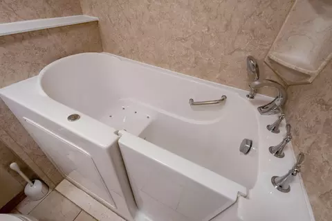 Bath - 3508 E Sheffield Way, Springfield, MO 65802 photo 6 of 6