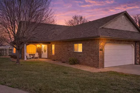 1125 Stonebriar Pl, Bolivar, MO 65613