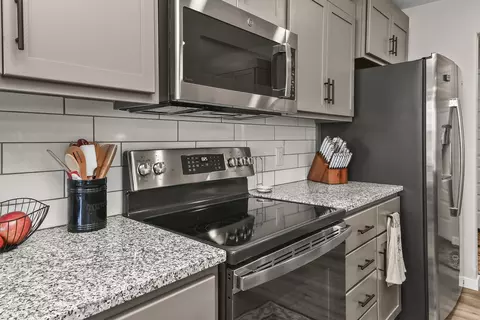 Kitchen - 2841 E Bradford St, Republic, MO 65738 photo 7 of 10