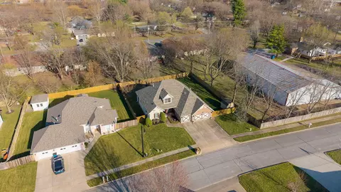 View/Area - 922 N Ridgemont Rd, Republic, MO 65738 photo 2 of 6