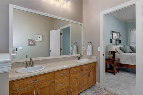 Bath - 922 N Ridgemont Rd, Republic, MO 65738 photo 2 of 5