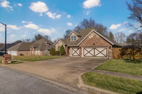 Exterior - 922 N Ridgemont Rd, Republic, MO 65738 photo 2 of 11