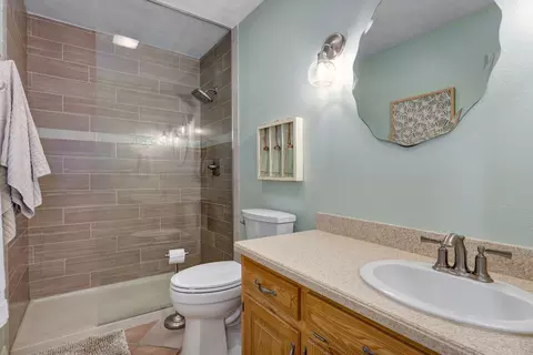 Bath - 922 N Ridgemont Rd, Republic, MO 65738 photo 5 of 5