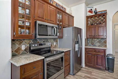 Kitchen - 922 N Ridgemont Rd, Republic, MO 65738 photo 2 of 5