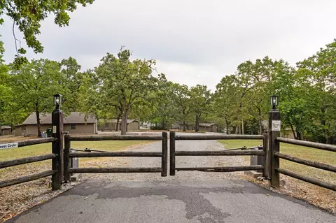 220 Bittersweet Cir, Kimberling City, MO 65686