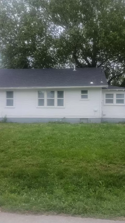 1330 W Atlantic St, Springfield, MO 65803 photo 2