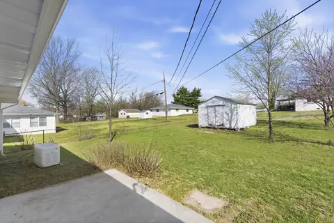 Exterior - 1255 E Bonaire Dr, Springfield, MO 65803 photo 5 of 6