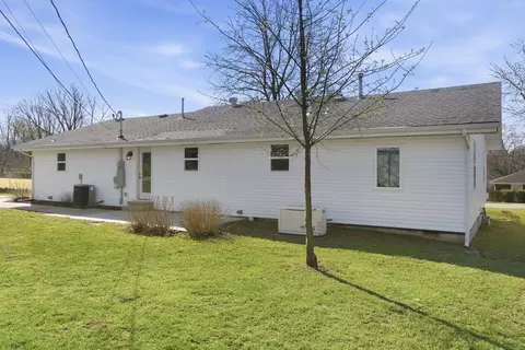 Exterior - 1255 E Bonaire Dr, Springfield, MO 65803 photo 4 of 6