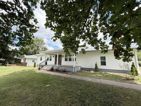 1255 E Bonaire Dr, Springfield, MO 65803