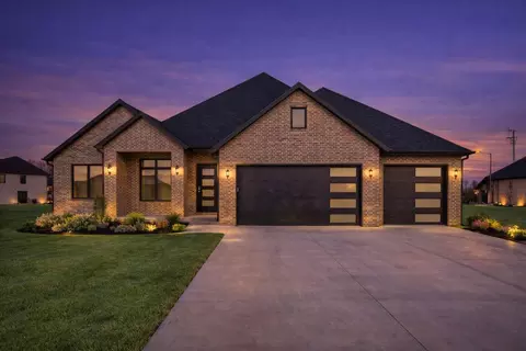 1999 N Alysheba Ct, Springfield, MO 65802