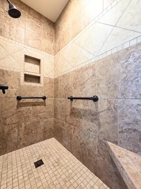 Bath - 332 Mint Ln, Ozark, MO 65721 photo 5 of 14
