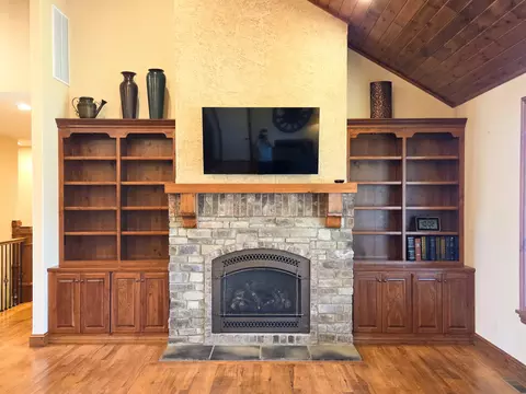 Living - 332 Mint Ln, Ozark, MO 65721 photo 2 of 3