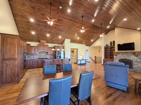 Dining - 332 Mint Ln, Ozark, MO 65721 photo 2 of 3