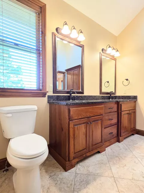 Bath - 332 Mint Ln, Ozark, MO 65721 photo 3 of 14