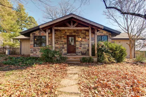 1044 Andrews Rd, Sparta, MO 65753