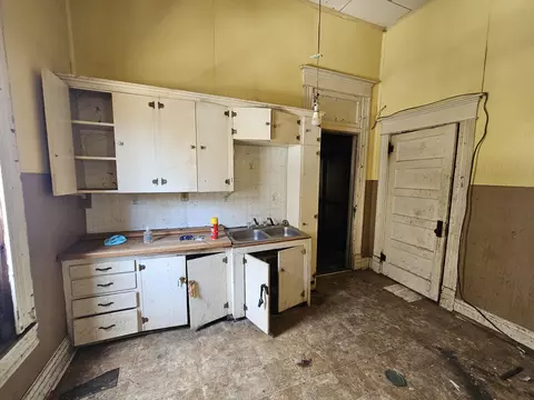 Kitchen - 135 E Locust St, Aurora, MO 65605 photo 1 of 1