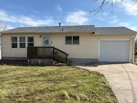 720 W South St, Aurora, MO 65605