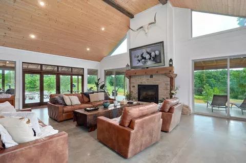 Living - 1721 Jackson Spring Rd, Ozark, MO 65721 photo 3 of 5