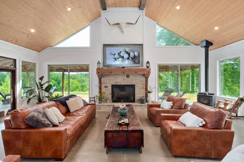 Living - 1721 Jackson Spring Rd, Ozark, MO 65721 photo 1 of 5