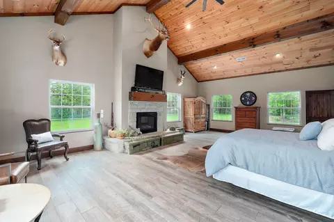 Bedroom - 1721 Jackson Spring Rd, Ozark, MO 65721 photo 3 of 7