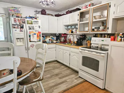 Kitchen - 203 James St, Mountain View, MO 65548 photo 2 of 2