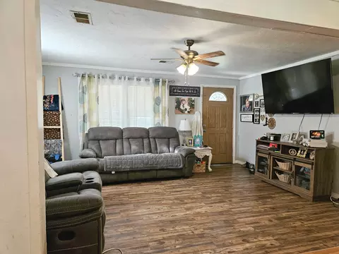 Living - 203 James St, Mountain View, MO 65548 photo 3 of 3