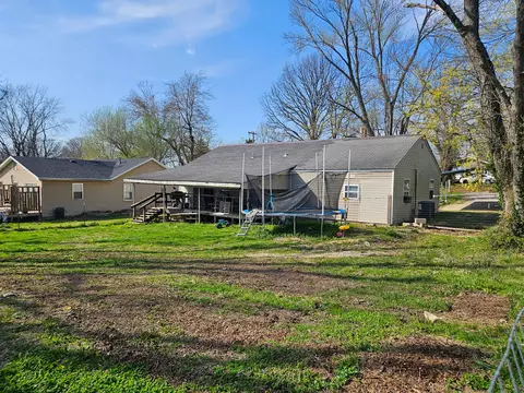Exterior - 203 James St, Mountain View, MO 65548 photo 2 of 5