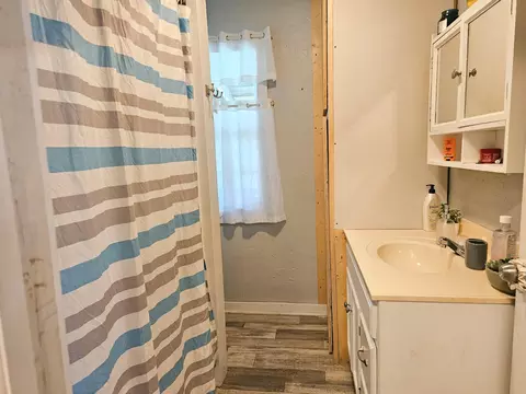 Bath - 203 James St, Mountain View, MO 65548 photo 2 of 2