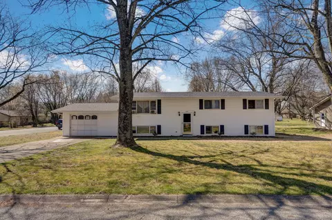 824 E Burford St, Marshfield, MO 65706