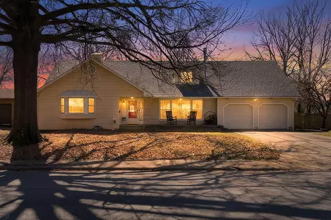 1514 W Broadmoor St, Springfield, MO 65807