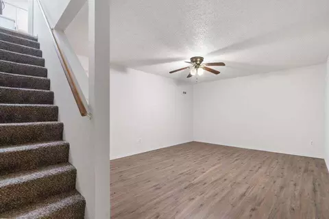 Living - 1707 E Walnut Lawn St, Springfield, MO 65804 photo 3 of 4