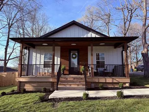205 S 3rd Ave, Ozark, MO 65721