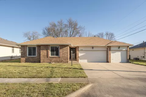 1535 W Deerfield St, Springfield, MO 65807
