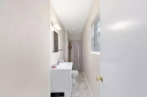 Bath - 4021 E 15th Pl, Joplin, MO 64801 photo 1 of 2