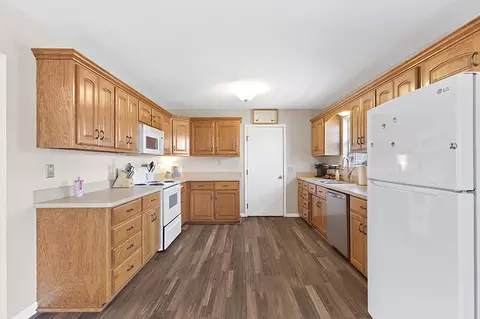 Kitchen - 4021 E 15th Pl, Joplin, MO 64801 photo 2 of 4