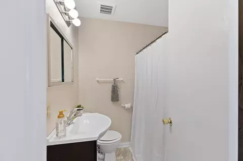 Bath - 4021 E 15th Pl, Joplin, MO 64801 photo 2 of 2