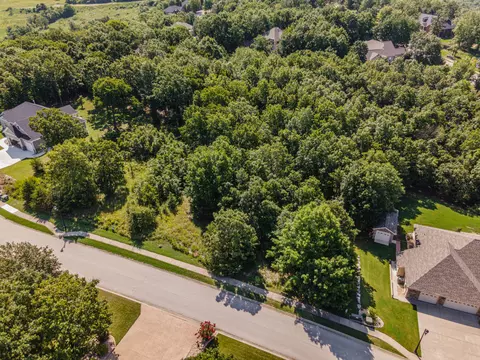 219 Forest Oak Dr, Hollister, MO 65672