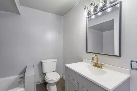 Bath - 707 S 3rd St, Branson, MO 65616 photo 2 of 2