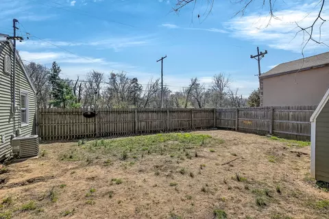 Exterior - 3001 W Mount Vernon St, Springfield, MO 65802 photo 3 of 5