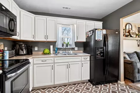 Kitchen - 3001 W Mount Vernon St, Springfield, MO 65802 photo 2 of 2