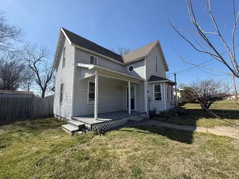 209 S Gilmore Ave, Miller, MO 65707
