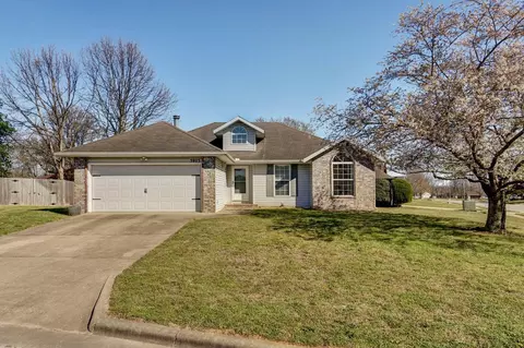 3923 W Kay Pointe Blvd, Springfield, MO 65802
