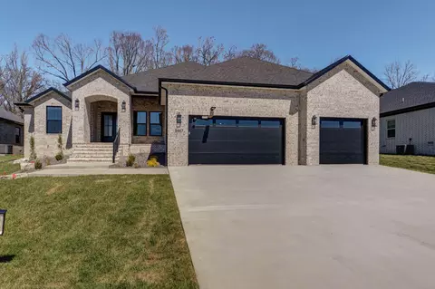 5447 E Wild Horse Dr, Springfield, MO 65802