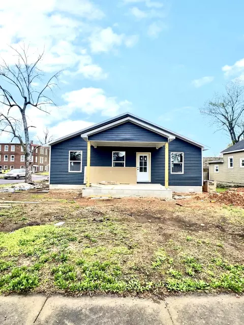 311 3rd St, Monett, MO 65708