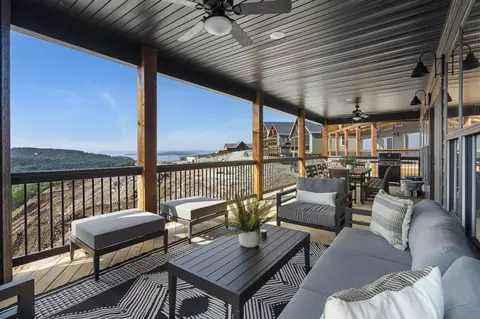 26 Shellie Ln, Branson, MO 65616