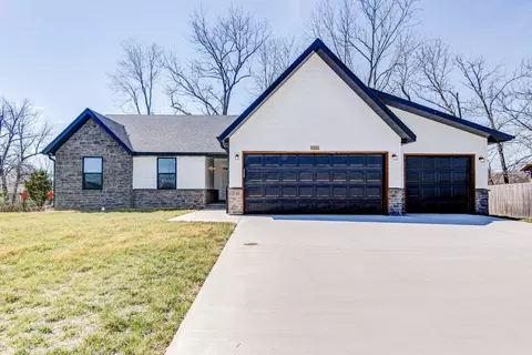 1301 S Mahn Ave, Springfield, MO 65802