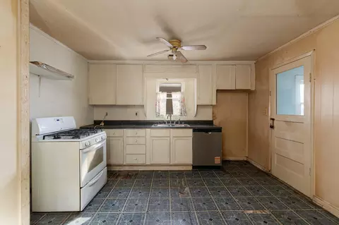 Kitchen - 1526 W Dale St, Springfield, MO 65803 photo 1 of 2