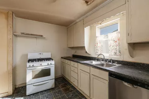 Kitchen - 1526 W Dale St, Springfield, MO 65803 photo 2 of 2