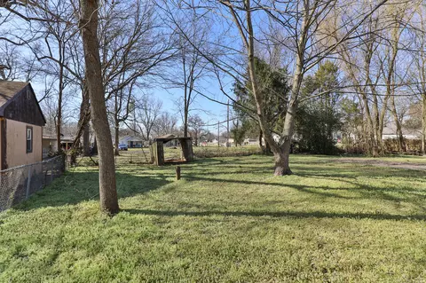 Exterior - 1526 W Dale St, Springfield, MO 65803 photo 4 of 5